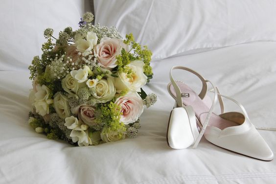 Classy pink and cream bouquet with bride's wedding shoes